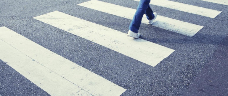 На замітку закарпатцям: штраф за перехід пішоходами у невстановлених місцях становить 255 грн