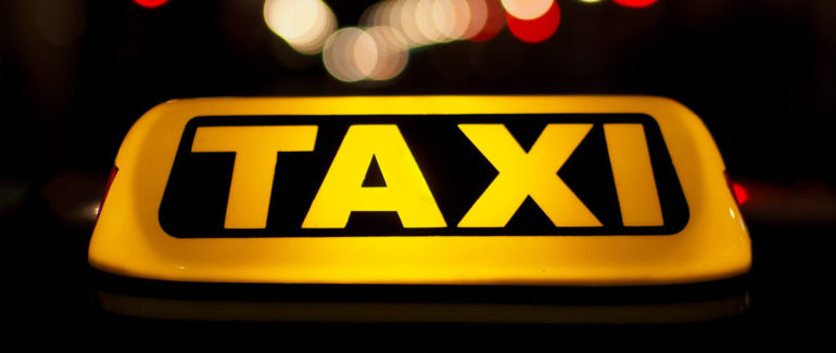 Легалізація служб таксі у Мукачеві: законність праці перевірятимуть поліцейські, укртрансбезпека та муніципали