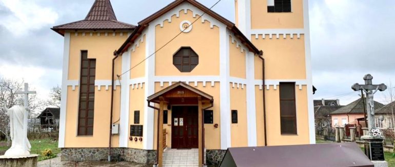 На Виноградівщині двоє підлітків викрали гроші зі скриньки пожертв у храмі