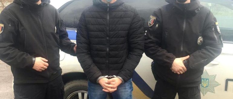 Збирав гроші для начебто хворої дитини: на Закарпатті затримали 22-річного серійного крадія