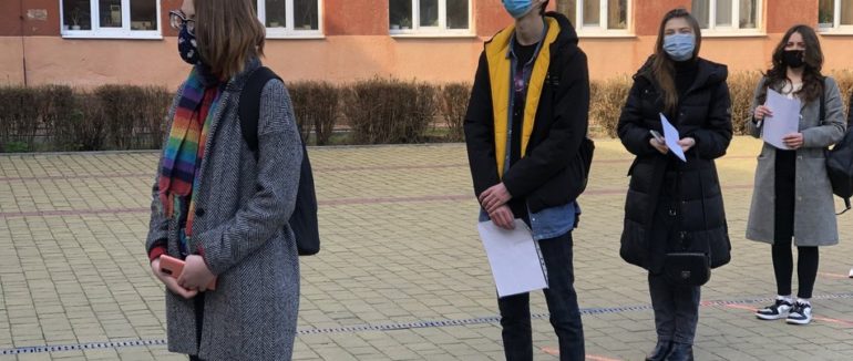 Пробне ЗНО в Ужгороді: як пройшло тестування в умовах пандемії