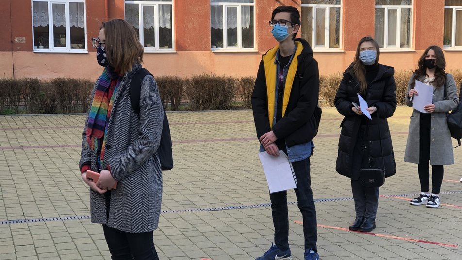 Пробне ЗНО в Ужгороді: як пройшло тестування в умовах пандемії