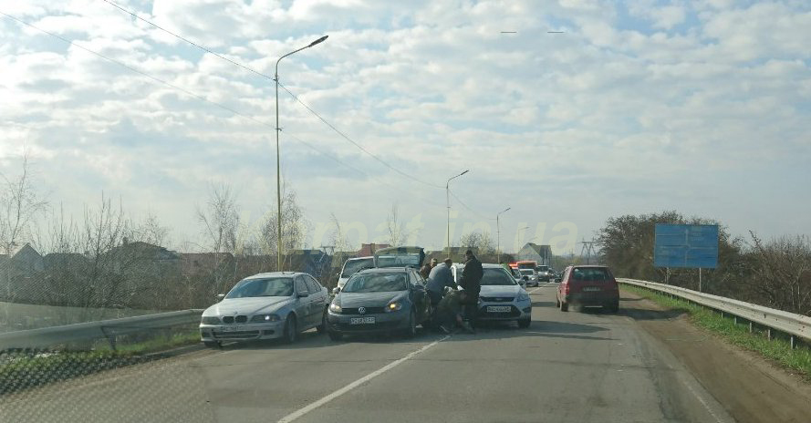 Неподалік від Ужгорода зіткнулись дві іномарки