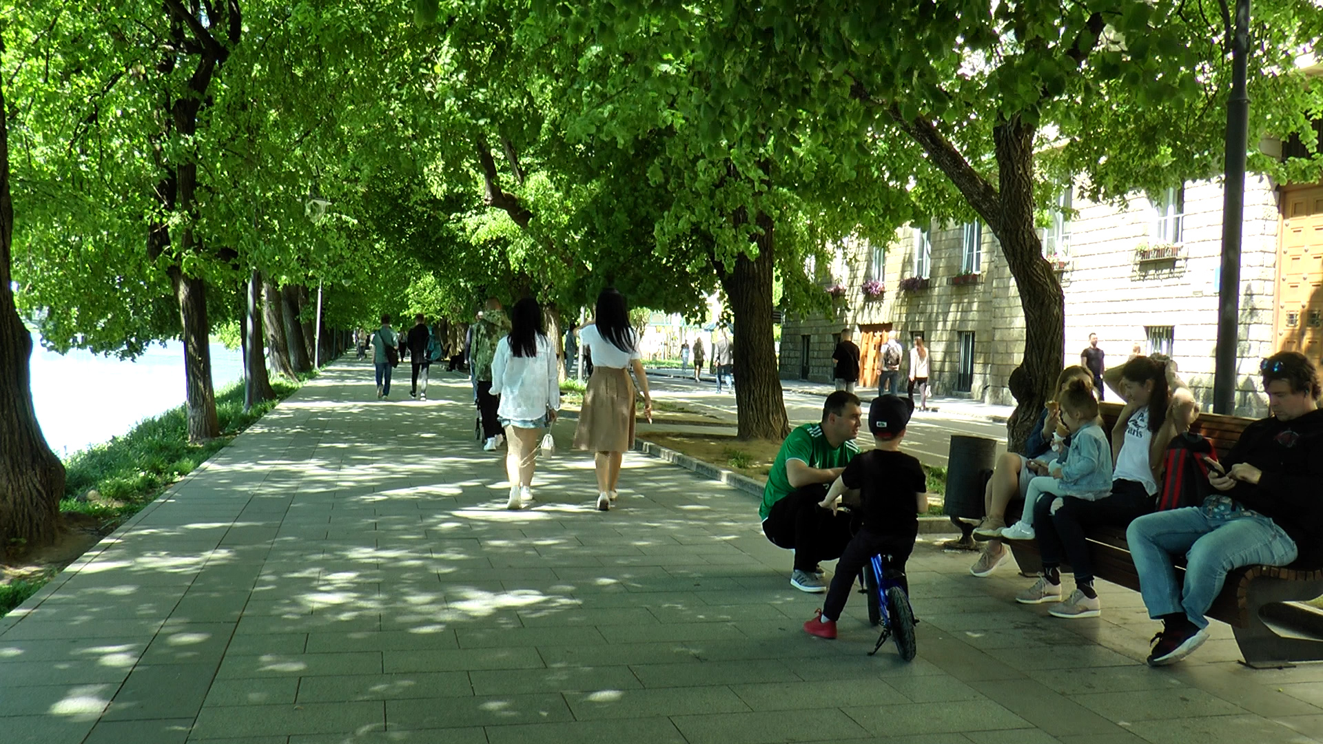 Тепла й сонячна: в Ужгород повернулась весна, та чи надовго? (ФОТО, ВІДЕО)