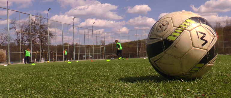 Штучні майданчики і спортивні секції : активний розвиток спорту в Середнянській ТГ