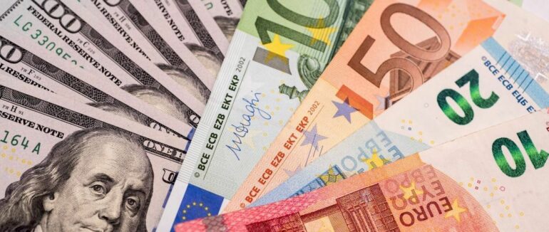 Курс валют на 18 травня: скільки коштують долар і євро