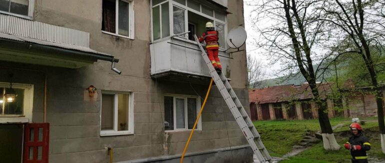 На Закарпатті під час пожежі у власній квартирі загинув чоловік