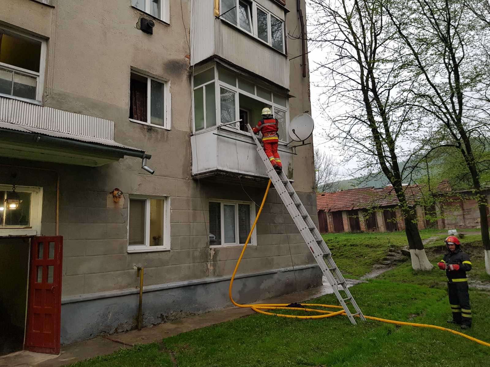 На Закарпатті під час пожежі у власній квартирі загинув чоловік