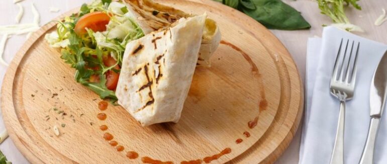 Ідеальна закуска для пікніка: рецепт сулугуні в лаваші на грилі