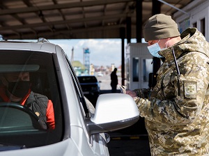 На КПП “Лужанка” у двох чоловіків виявили підроблені ПЛР-тести