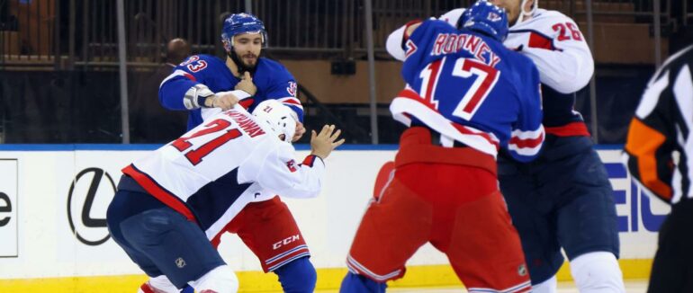 Побоїще замість хокею: у матчі НХЛ гравці встановили рекорд за кількістю бійок