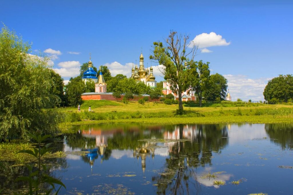 червень, релігійні свята, дати, календар