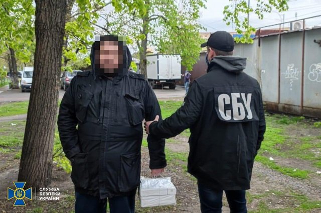 Контрабанда на Закарпатті: СБУ припинила діяльність нелегального переправлення в Україну комплектуючих до вогнепальної зброї