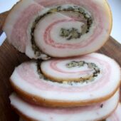 Наркотичне сало: в Ужгороді ув’язненому намагались передати цікаві шматки смальцю