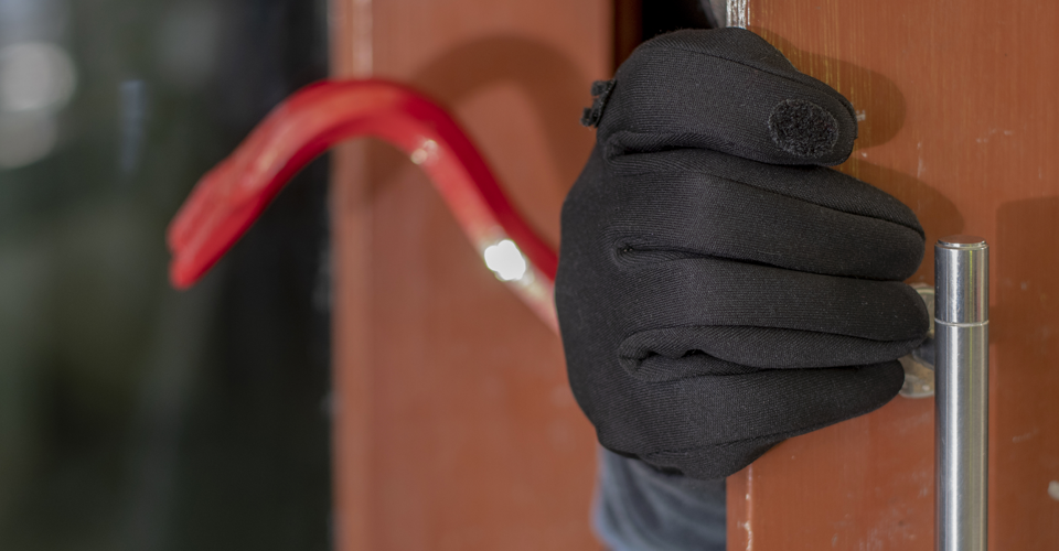 Пограбування у церкві на Закарпатті: злодій викрав сейф та зник у невідомому напрямку