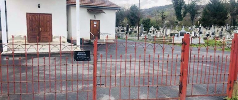 В Берегові з метою уникнення вандалів на ніч закривають кладовище