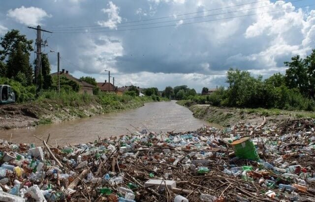 З початку 2021 року у річці Тиса на Закарпатті виявили 42 незаконні сміттєзвалища