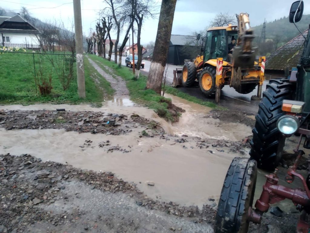 Закарпаття, ВОловець, негода, сміття, дерева