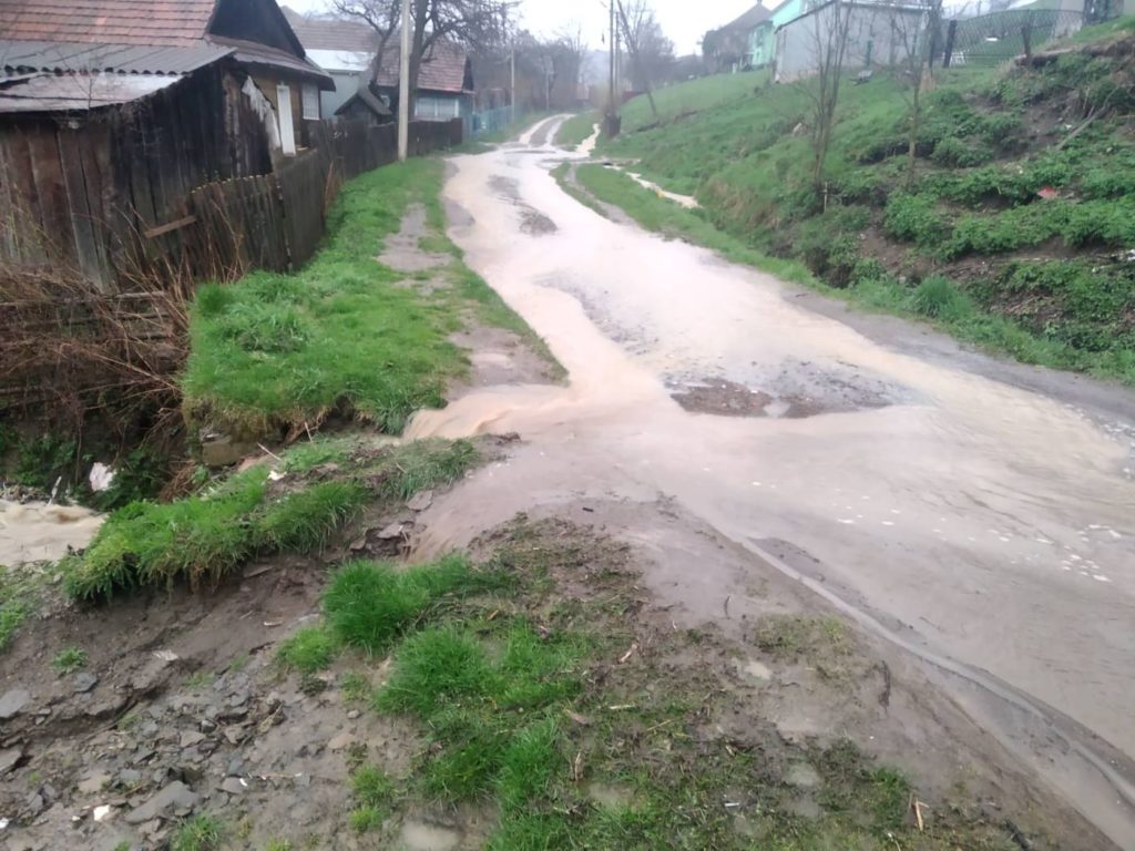 Закарпаття, ВОловець, негода, сміття, дерева