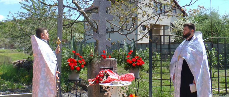 Сусідська ініціатива: у Мукачеві освятили новий хрест