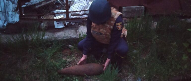 Небезпека у передвеликодній вечір: у Берегові виявили мінометну міну