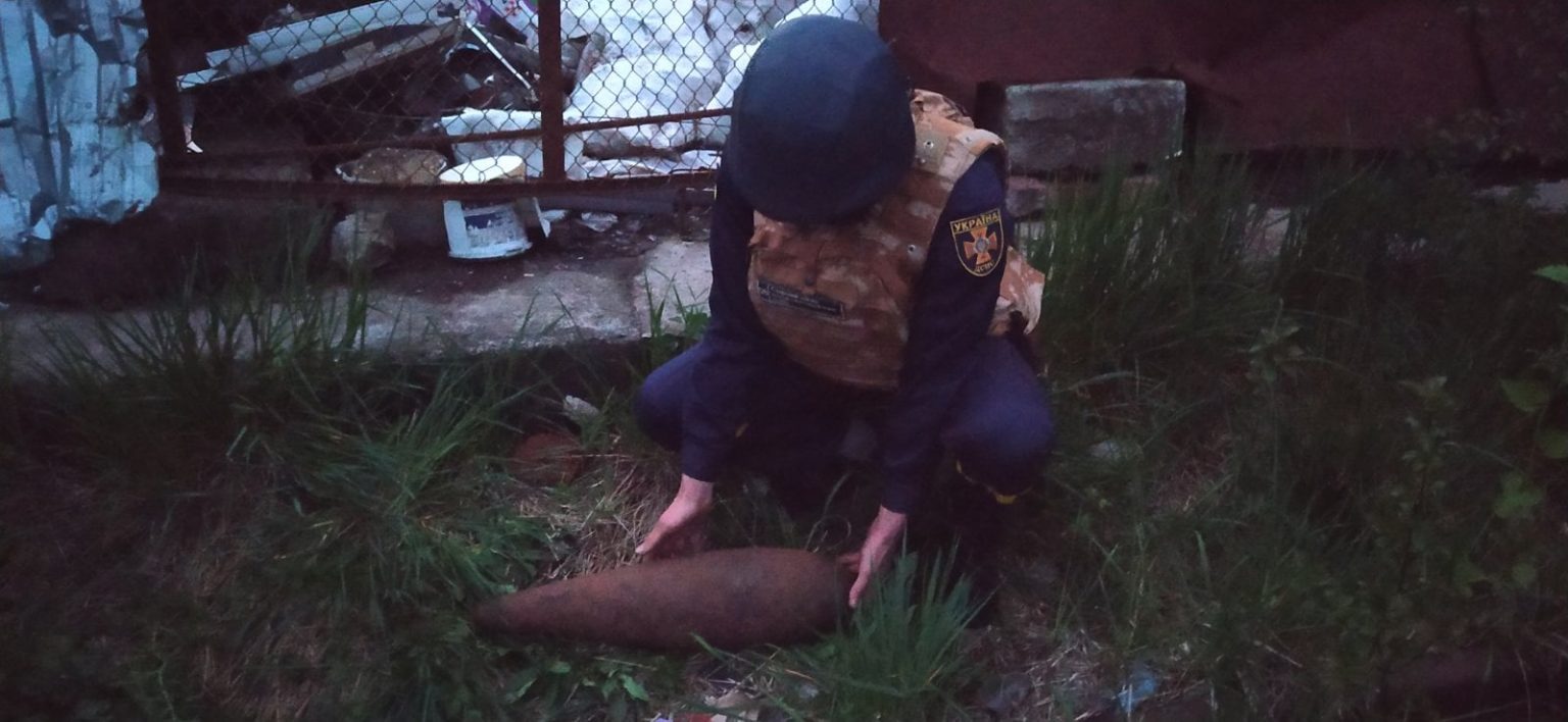 Небезпека у передвеликодній вечір: у Берегові виявили мінометну міну