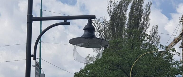 В Ужгороді вандали пошкодили вуличні ліхтарі