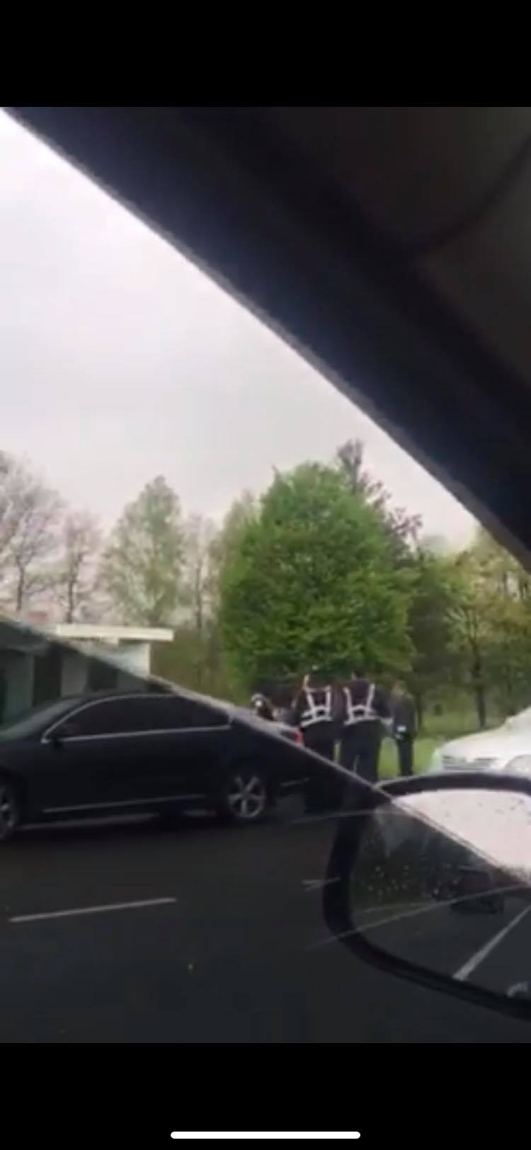 На Мукачівщині на трасі Н09 зі зброєю напали на чоловіка – СОЦМЕРЕЖІ