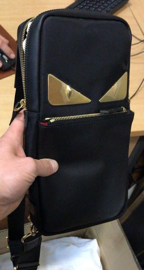 Брендова контрабанда: на Закарпатті митники вилучили незадекларовані фірмові речі