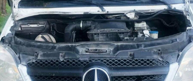 Намагався заїхати з підробленим VIN-кодом: на Закарпатті затримали мікроавтобус