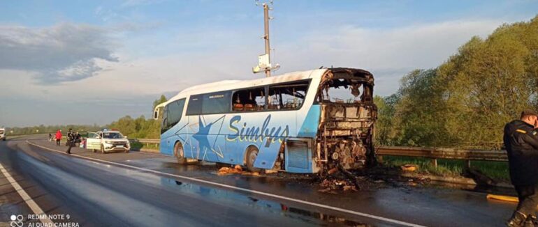 На трасі Мукачево-Львів загорівся рейсовий автобус: в транспорті перебувало понад 20 осіб