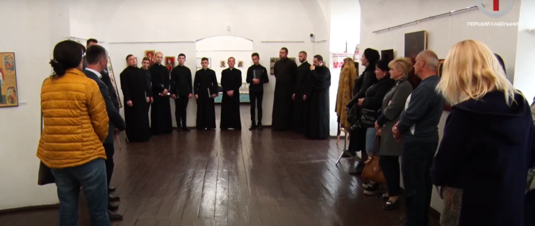 Твори іконопису та закарпатські вбрання: в Мукачівському замку відкрили дві виставки