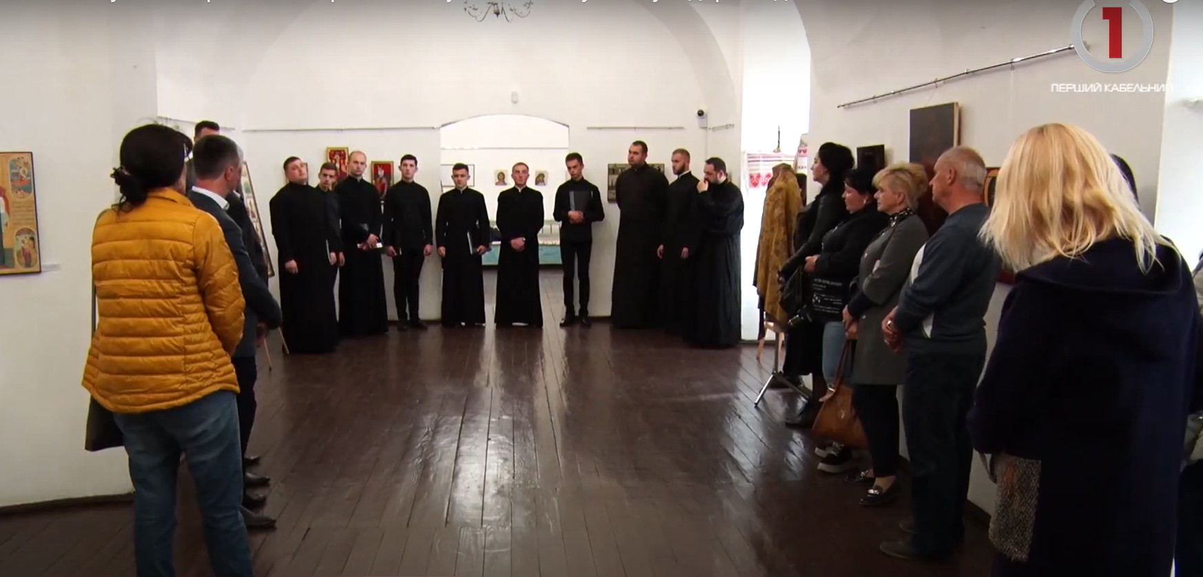 Твори іконопису та закарпатські вбрання: в Мукачівському замку відкрили дві виставки