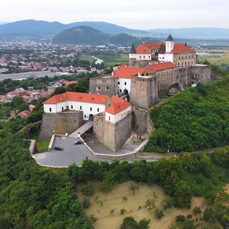 Закарпаття, екскурсії, замок "Паланок", Колочава, стаття