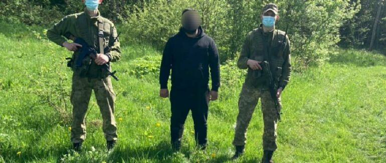 Громадянин Грузії намагався незаконно потрапити до Словаччини: на Закарпатті затримали нелегала