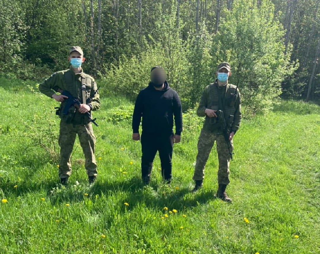 Громадянин Грузії намагався незаконно потрапити до Словаччини: на Закарпатті затримали нелегала