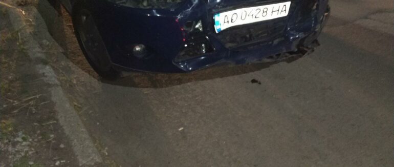 Нічна дорожньо-транспортна автопригода у Мукачеві