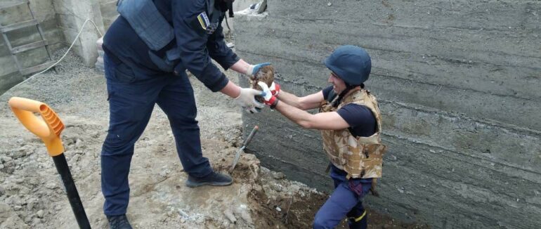 Гаряча знахідка під фундаментом: закарпатець під час будівельних робіт виявив вибухівку