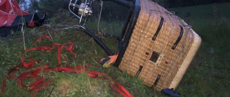 Падіння повітряної кулі з людьми на борту: у трагедії на Хмельниччині загинула людина