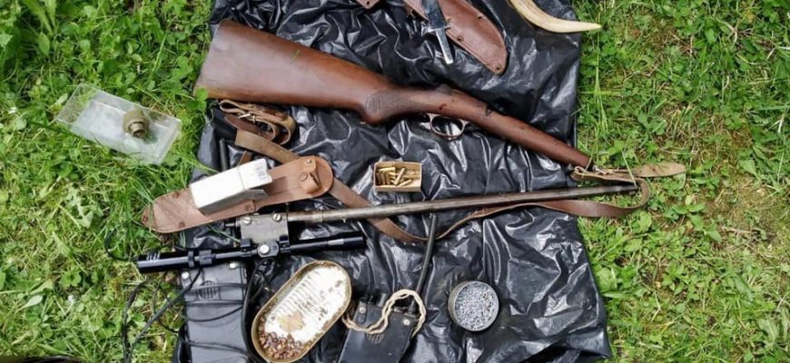 На Закарпатті затримали двох братів за незаконне зберігання зброї: мисливські рушниці, пістолет та набої різного калібру