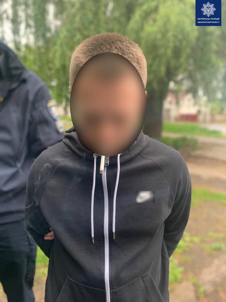 Хабар в пачці від сигарет: в Ужгороді водій під кайфом намагався відкупитися