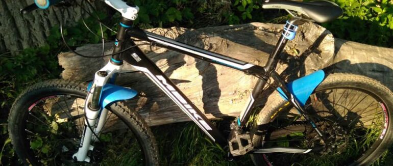 Вечірня крадіжка в Ужгороді: зловмисник викрав велосипед одразу біля піцерії