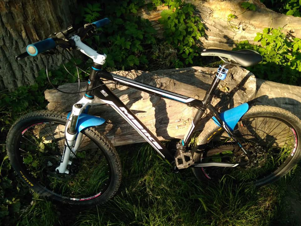 Вечірня крадіжка в Ужгороді: зловмисник викрав велосипед одразу біля піцерії