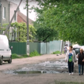 Один з найстаріших мікрорайонів Ужгорода чекає на ремонт доріг (ФОТО; ВІДЕО)