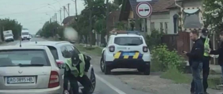 Черга ДТП на Мукачівщині: внаслідок зіткнення двох автівок утворились затори