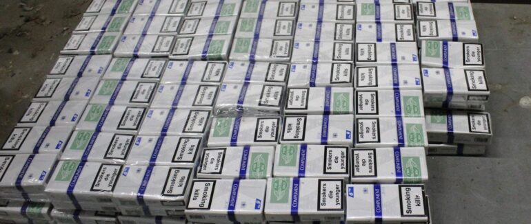 Тютюнова контрабанда на Закарпатті: у легковику чоловіка виявили чималу партію