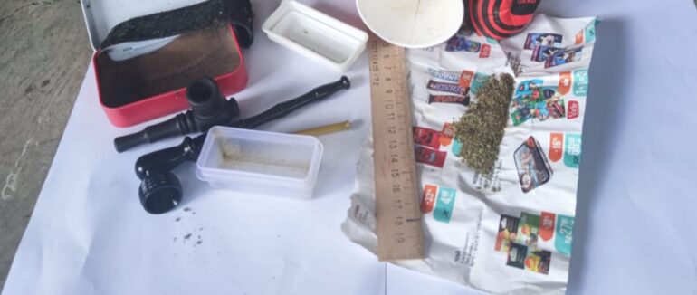 Чотирилапий помічник: на ПП “Ужгород” у автівці українця виявили згорток з канабісом