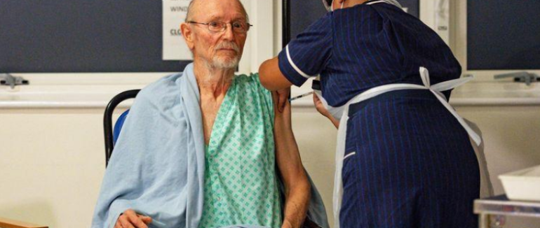 У Британії помер Вільям Шекспір, який перший отримав вакцину від COVID