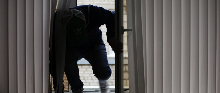 Серйозне пограбування на Закарпатті: злодій викрав понад 2 мільйони грн та сервер відео нагляду