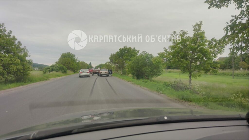 ДТП, аварія, Ужгород, об'їзна дорога, ВАЗ, ауді, таран, причеп